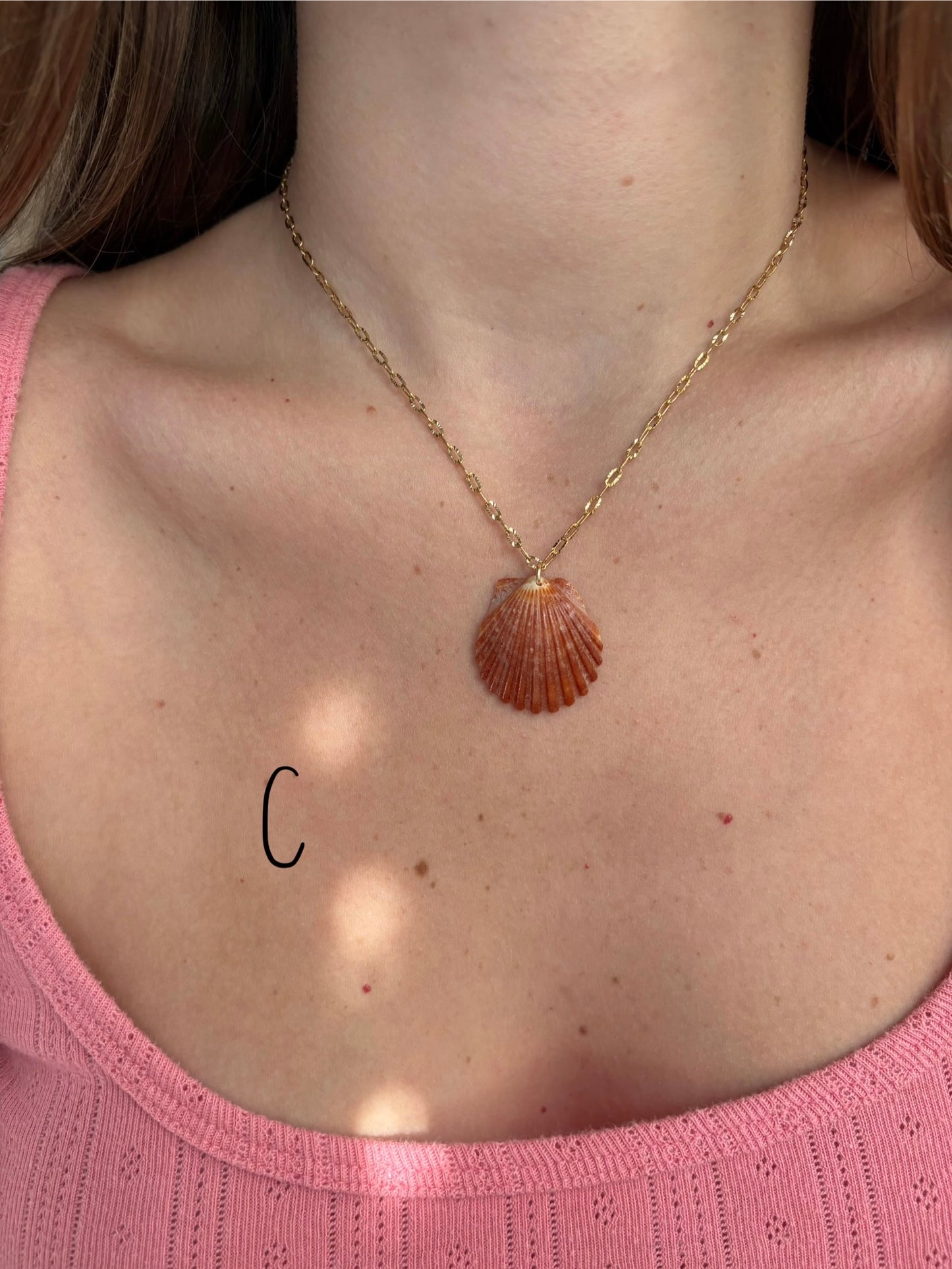 Dainty scallop pendant