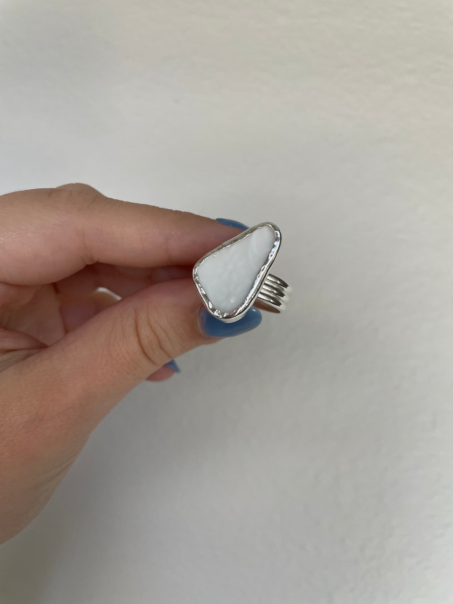 White textured pottery ring (s8.25)