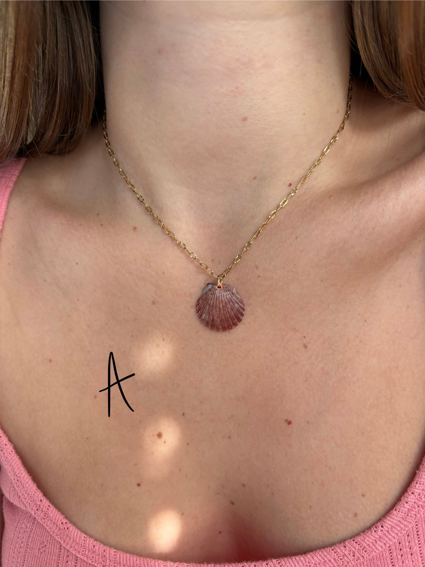 Dainty scallop pendant