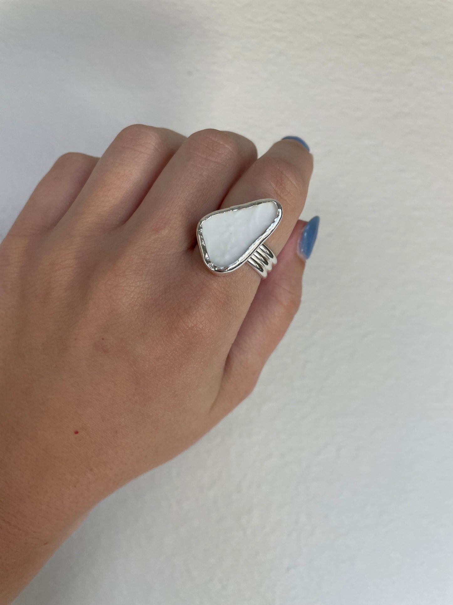 White textured pottery ring (s8.25)