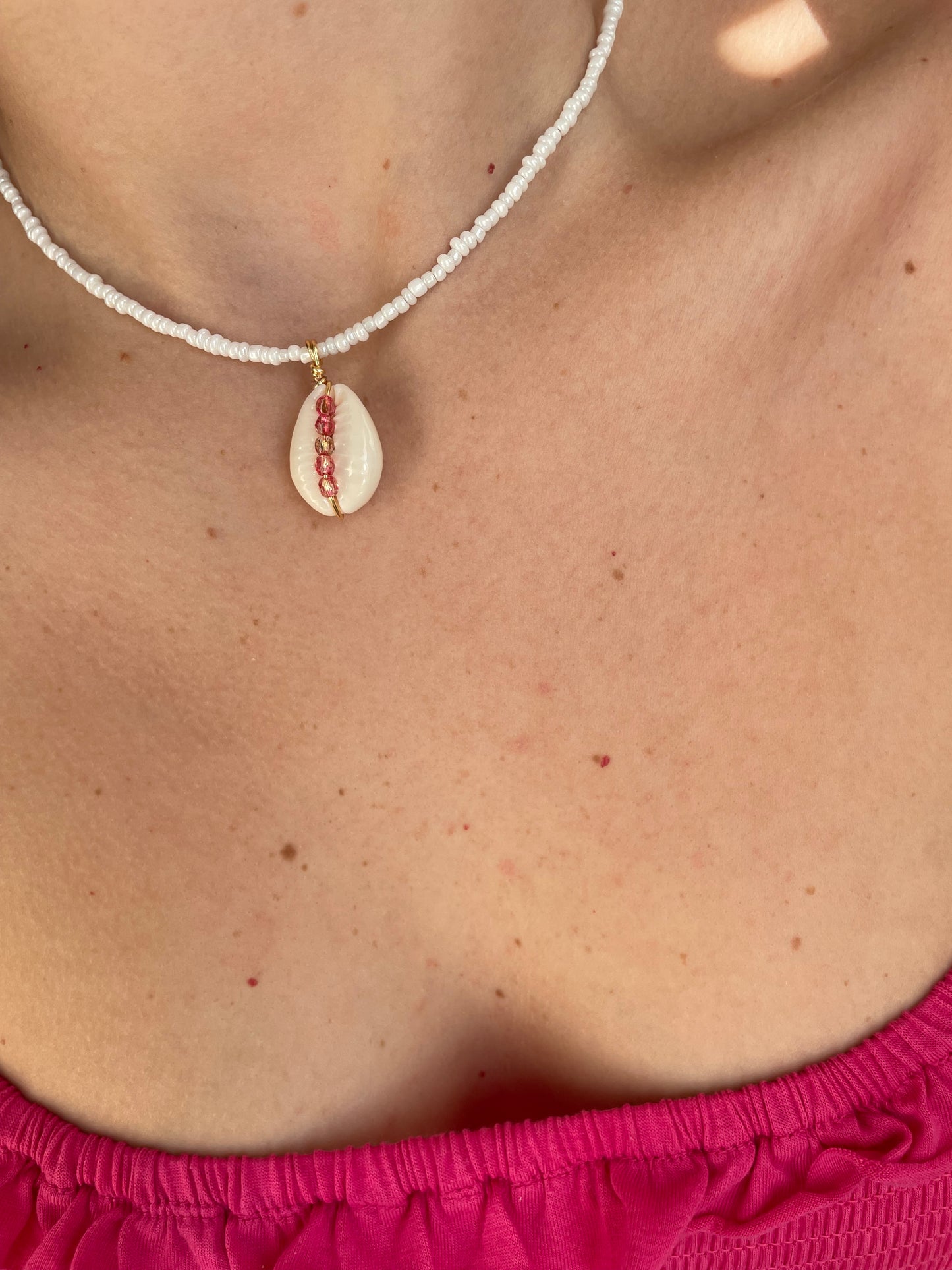 Pink detailed cowrie pendant