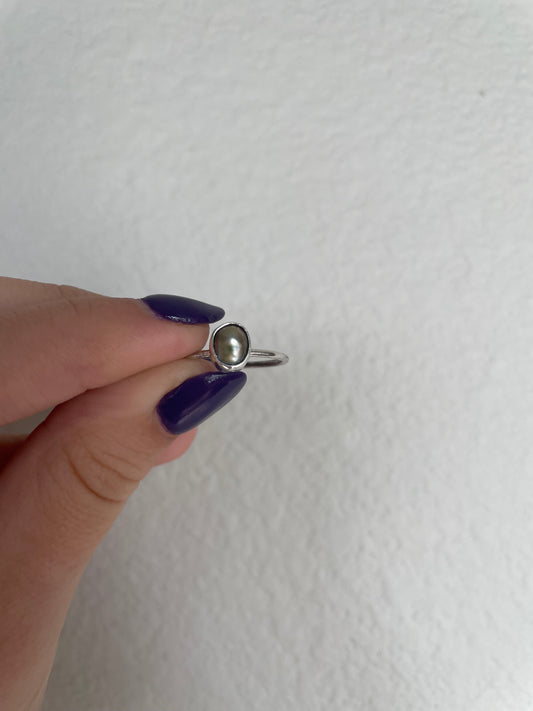 Dainty Pearl silver ring (s 7.75)