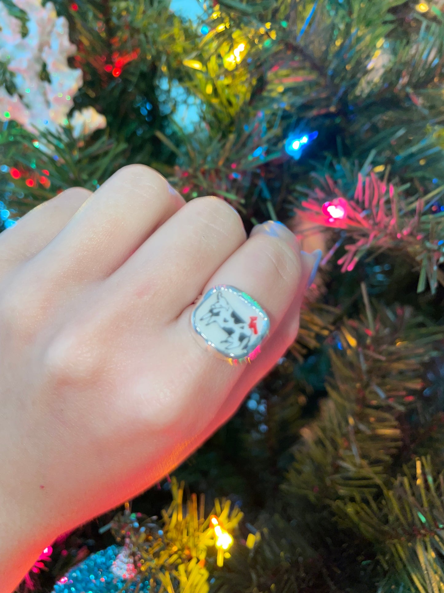 Cow/cardinal ring (s7.5)