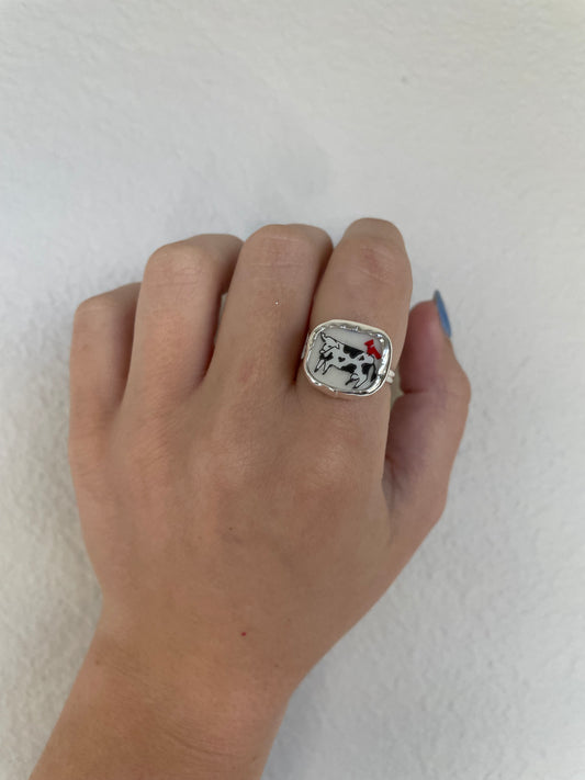 Cow/cardinal ring (s7.5)