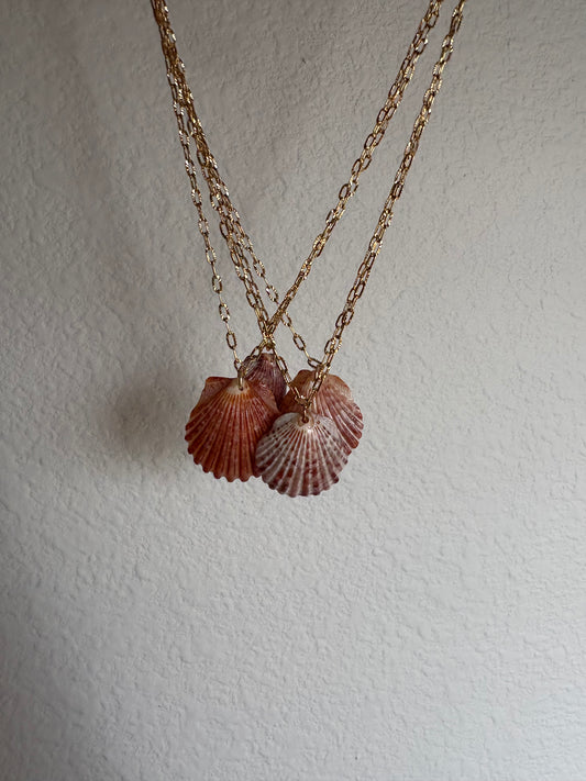 Dainty scallop pendant
