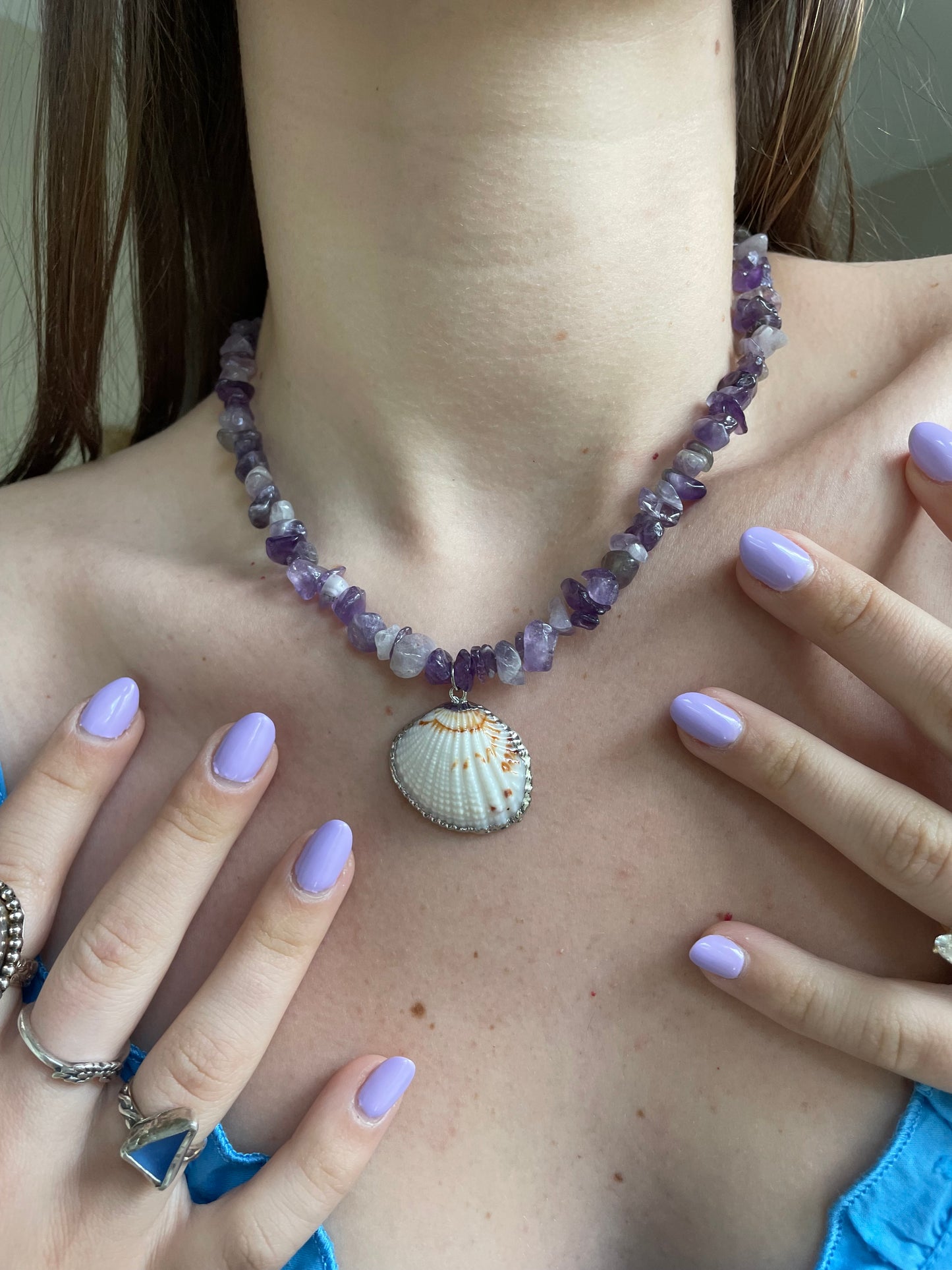 *Chunky gemstone/shell necklace