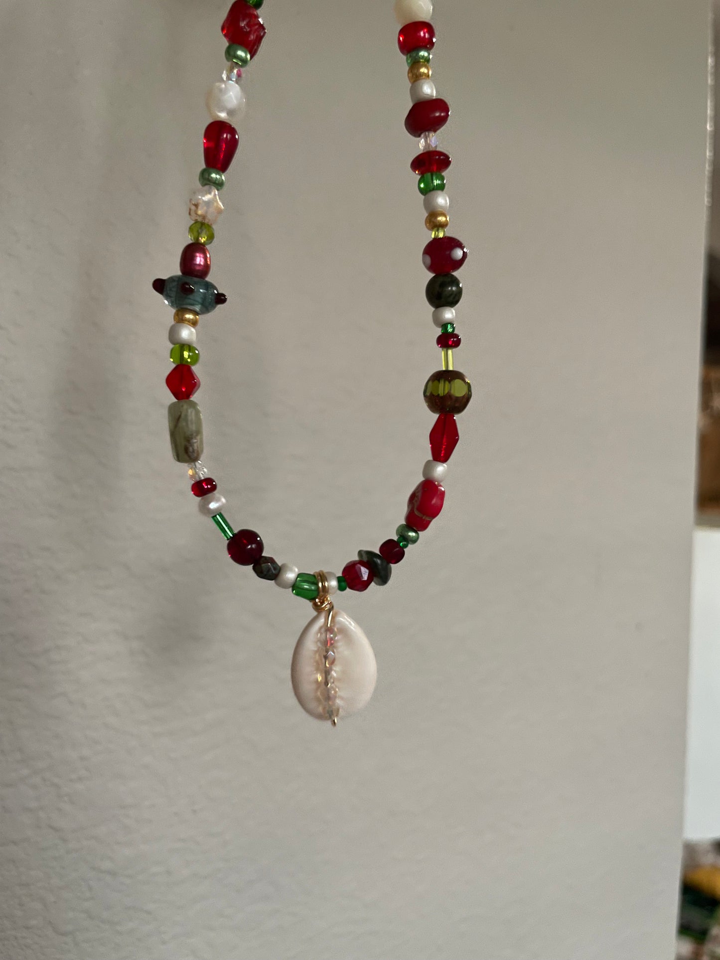 Mixed bead festive cowrie