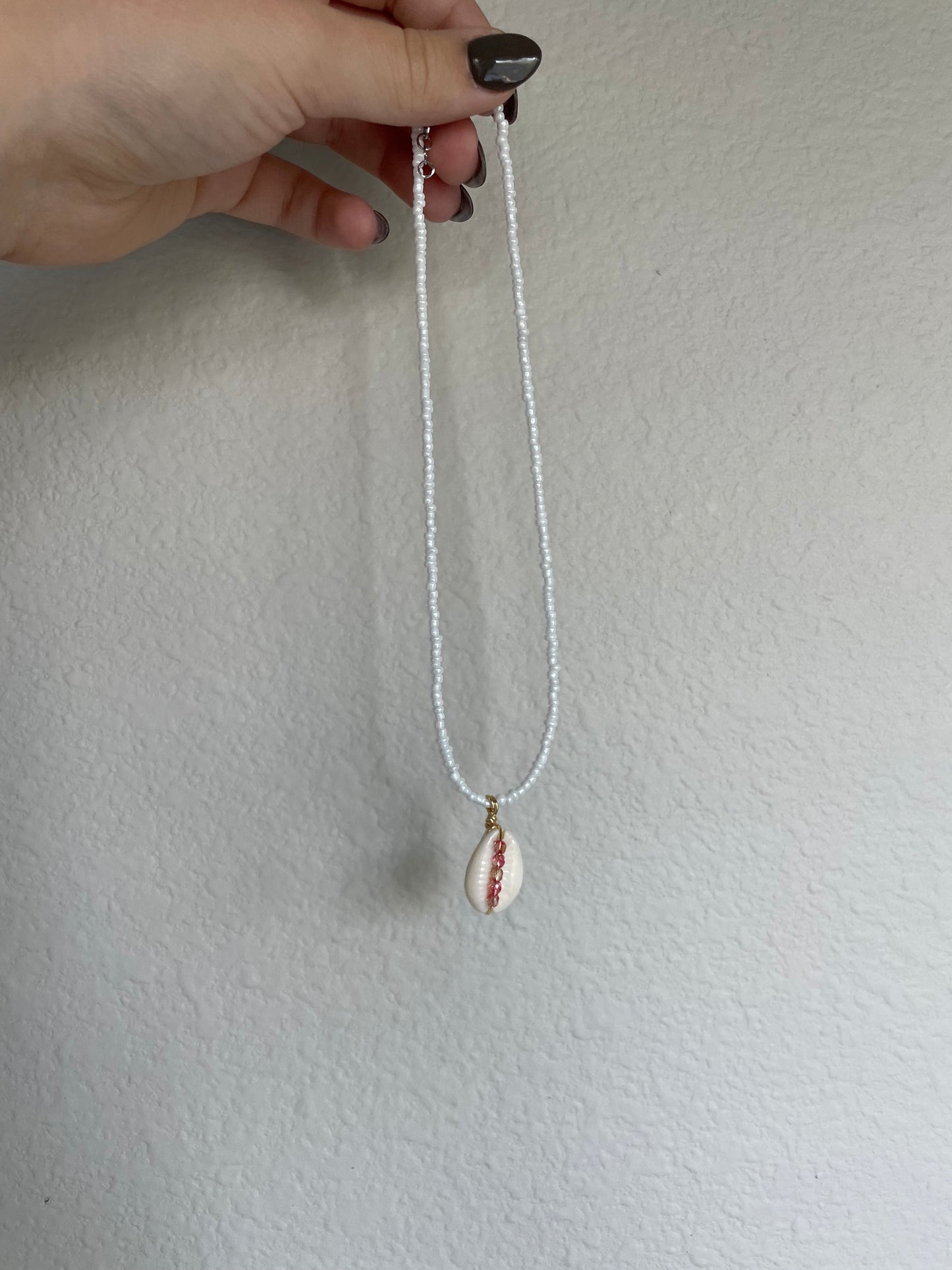 Pink detailed cowrie pendant